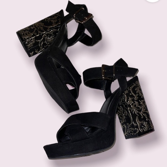 parker & sky Shoes - Parker & sky black heels with gold embroidery